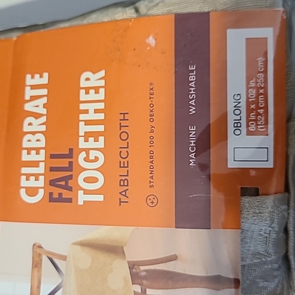KOHLS CLOTH TABLE CLOTH OBLONG 60"X102" GOLD, CLASSIC, CLASSY. - Picture 3 of 5
